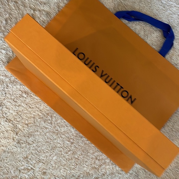 Louis Vuitton Box with FREE Bag - Picture 3 of 3